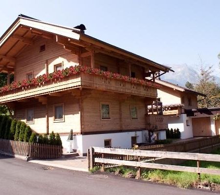 Chalet - Appartements Julitta Mayrhofen Bagian luar foto