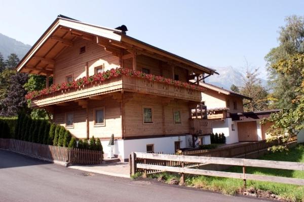 Chalet - Appartements Julitta Mayrhofen Bagian luar foto